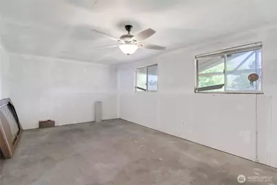 108 2nd Street SE, Rainier, WA 98576 - Photo 32