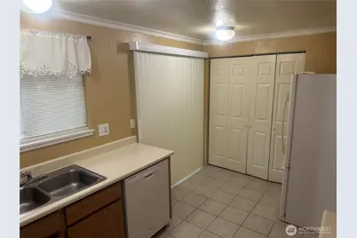 14917 32nd Place S #42, SeaTac, WA 98168 - Photo 8