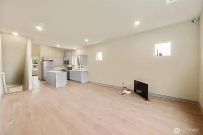 906 104th Street Ct S, Tacoma, WA 98444 - Photo 2