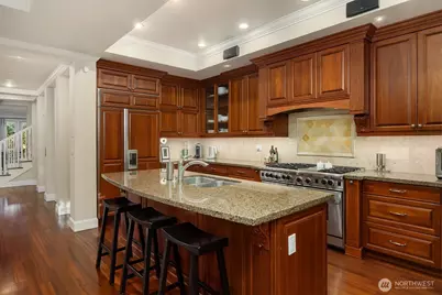 725 Harvard Avenue E, Seattle, WA 98102 - Photo 16