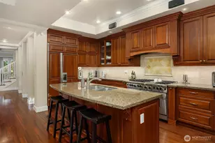 725 Harvard Ave E, Seattle, WA 98102 - Photo 16