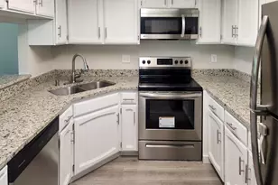 2611 NE 4th St, Renton, WA 98056 - Photo 2