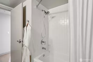 900 Lenora St, Seattle, WA 98121 - Photo 16