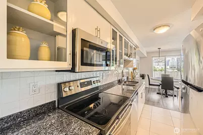 701 122nd Avenue NE #102, Bellevue, WA 98005 - Photo 6