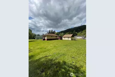 1204 Howard Street, Raymond, WA 98577 - Photo 16