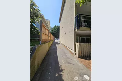 4051 Gilman Avenue W, Seattle, WA 98199 - Photo 16