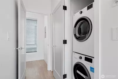 1300 E Remington Court #B, Seattle, WA 98122 - Photo 12