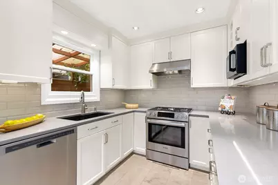 2802 29th Avenue W, Seattle, WA 98199 - Photo 10