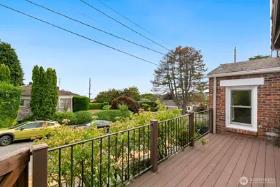 2802 29th Avenue W, Seattle, WA 98199 - Photo 26