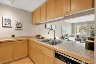 275 W Roy St, Seattle, WA 98119 - Photo 12