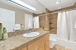 275 W Roy St, Seattle, WA 98119 - Photo 16