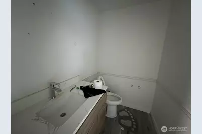 9525 S 221st Place, Kent, WA 98031 - Photo 4