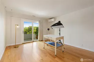 2565 Dexter Ave N, Seattle, WA 98109 - Photo 20