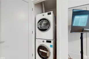 1300 E Remington Ct, Seattle, WA 98122 - Photo 28