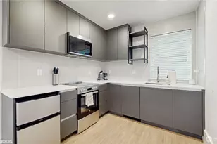 1300 E Remington Ct, Seattle, WA 98122 - Photo 22