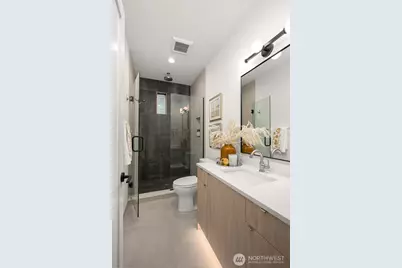 222 D 10th Avenue E, Seattle, WA 98102 - Photo 6