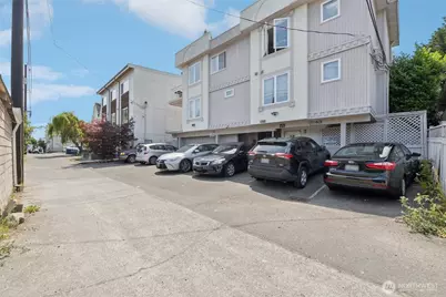 5624 Roosevelt Way NE #202, Seattle, WA 98105 - Photo 1