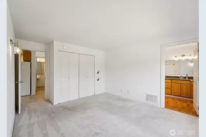 5624 Roosevelt Way NE #202, Seattle, WA 98105 - Photo 12