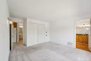 5624 Roosevelt Way NE, Seattle, WA 98105 - Photo 12