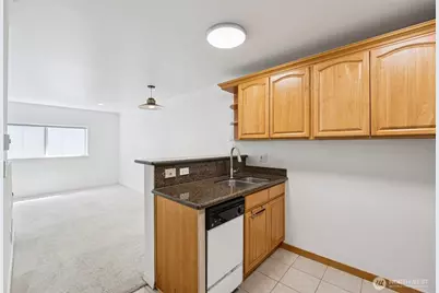 5624 Roosevelt Way NE #202, Seattle, WA 98105 - Photo 8