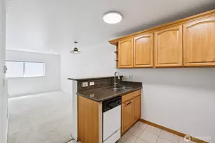 5624 Roosevelt Way NE, Seattle, WA 98105 - Photo 8