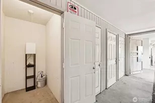 5624 Roosevelt Way NE, Seattle, WA 98105 - Photo 16