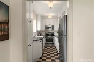 405 Prospect St, Seattle, WA 98109 - Photo 18