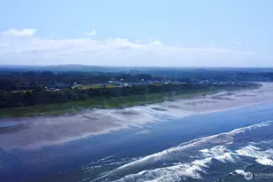 102 N 1st St, Pacific Beach, WA 98571 - Photo 32