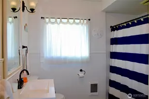 102 N 1st St, Pacific Beach, WA 98571 - Photo 18