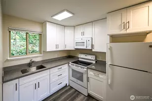 2222 Gilman Dr W, Seattle, WA 98119 - Photo 16