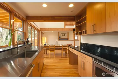 5707 NE 56th Street, Seattle, WA 98105 - Photo 4