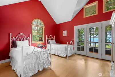 3384 S Smugglers Cove Road, Greenbank, WA 98253 - Photo 16