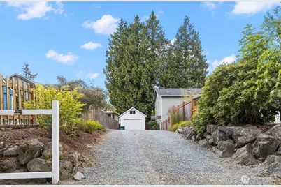 7023 16th Avenue SW, Seattle, WA 98106 - Photo 2