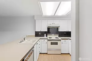 15734 NE 70th Ct, Redmond, WA 98052 - Photo 4