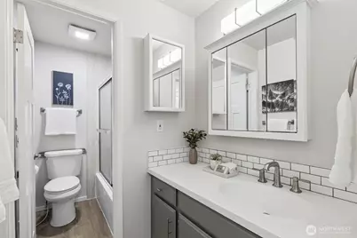 19414 Aurora Avenue N #203, Shoreline, WA 98133 - Photo 14