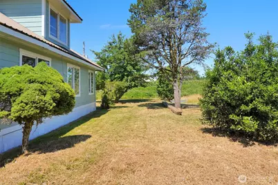 2001 Heckard Road, Raymond, WA 98577 - Photo 8