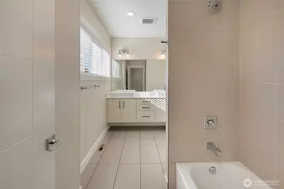 11838 79th Avenue S, Seattle, WA 98178 - Photo 12