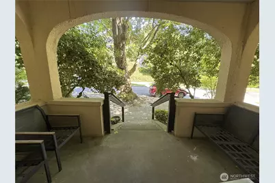 633 33rd Avenue E, Seattle, WA 98112 - Photo 2