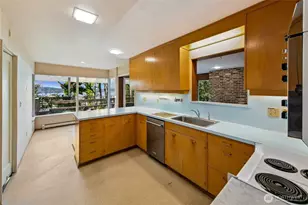 2425 Evergreen Point Rd, Medina, WA 98039 - Photo 18