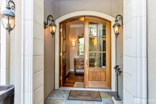 9820 NE 16th St, Bellevue, WA 98004 - Photo 2