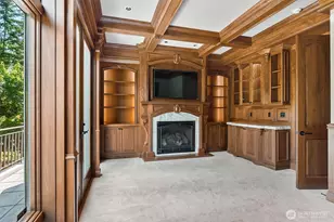 9820 NE 16th St, Bellevue, WA 98004 - Photo 14