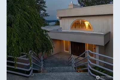 8508 54th Avenue NE, Seattle, WA 98115 - Photo 2