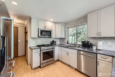 9806 6th Place SE, Lake Stevens, WA 98258 - Photo 6