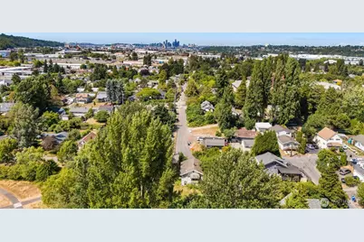 565 S Director, Seattle, WA 98108 - Photo 14