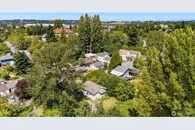 565 S Director, Seattle, WA 98108 - Photo 8