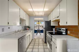 10637 Glen Acres Dr S, Seattle, WA 98168 - Photo 8