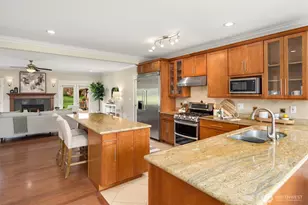 201 240th St SW, Bothell, WA 98021 - Photo 8