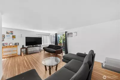 11556 Greenwood Avenue N #105, Seattle, WA 98133 - Photo 2