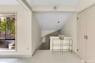 1541 NE 143rd St, Seattle, WA 98125 - Photo 2