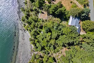 7541 Holiday Blvd, Anacortes, WA 98221 - Photo 1